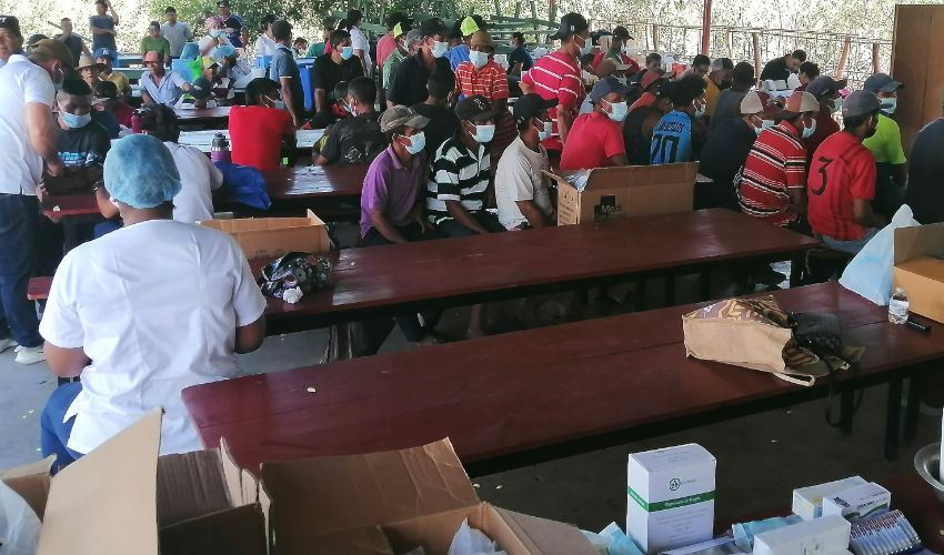 Brindan atención médica a jornaleros que migran hacia Azuero 