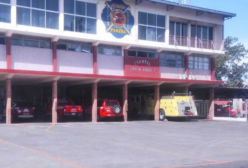 Luego de ver el rancho arder; autoridades atienden protestas y buscan solucionar las quejas de los bomberos 
