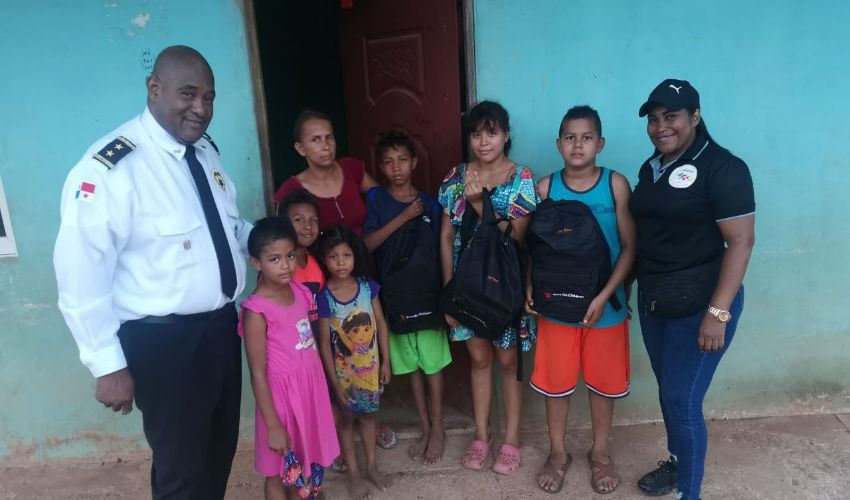 Capellanes y Jóvenes con Actitud Positiva entregan ayuda a familias de escasos recuersos  