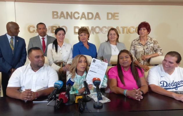 Yanibel Ábrego reta a Rómulo Roux y cuestiona al Tribunal Electoral por lentitud en conteo de votos 