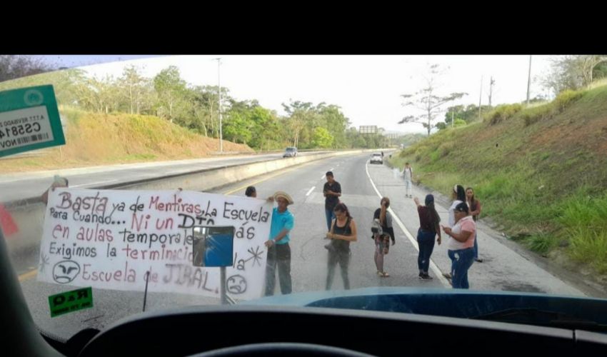 Sigue el festival de cierres por falta de respuetas en Colón 