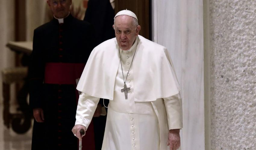 Papa Francisco ingresado en el hospital por 'problemas cardíacos' 