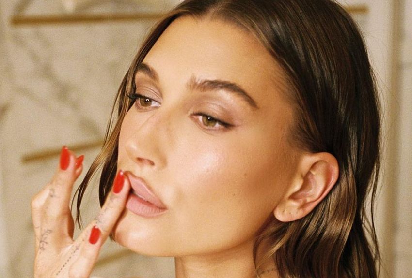 Hailey Bieber agradece a Selena Gómez por defenderla públicamente 