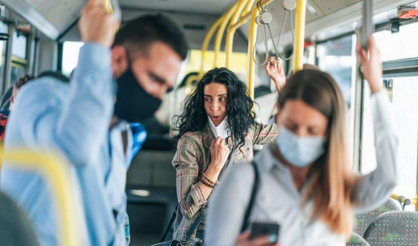 Adiós mascarillas, eliminan obligatoriedad de uso de mascarilla en transporte público y de los manipuladores de alimentos 