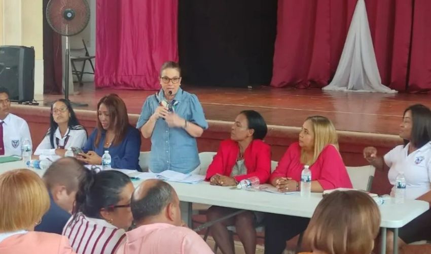 Meduca se reúne con comunidad educativa del Colegio José Guardia Vega 
