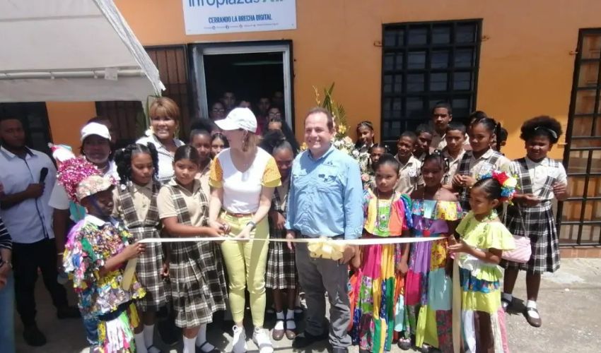 Inauguran infoplaza en la comunidad de Palmas Bellas en Colón  