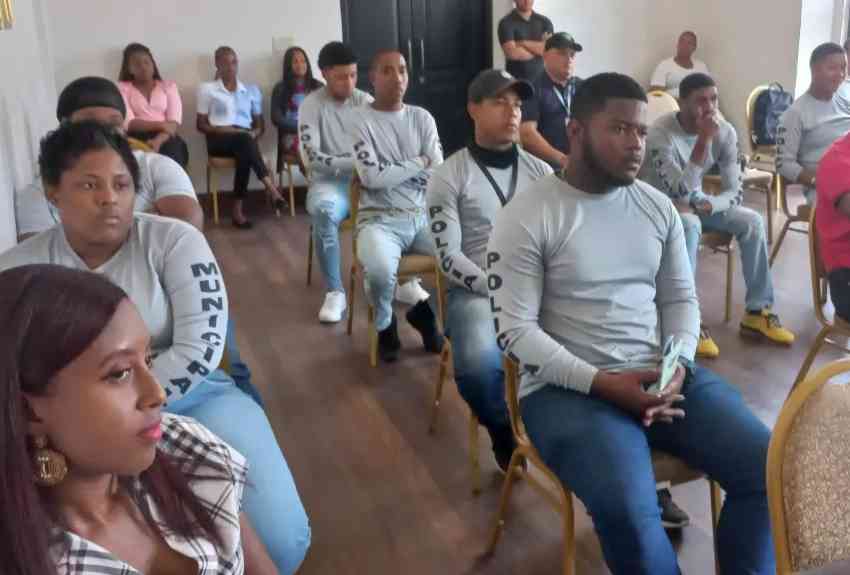 Policías municipales de Colón reciben capacitación sobre cultura y turismo 