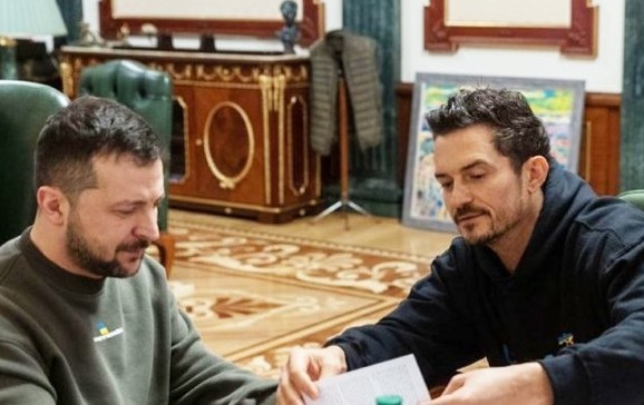 El actor Orlando Bloom se reunió con Zelensky en Ucrania 