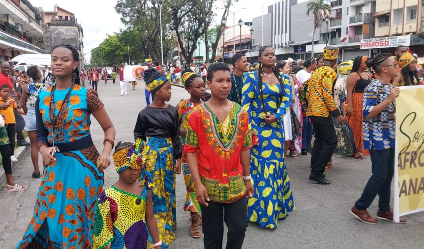 Afrodescendientes en Colón participan de desfile en honor a la  etnia 