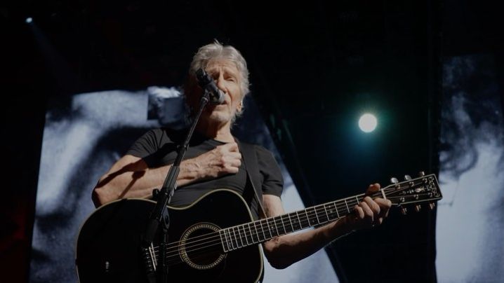 Cientos de personas protestan contra el cantante Roger Waters antes de su concierto en Fráncfort 