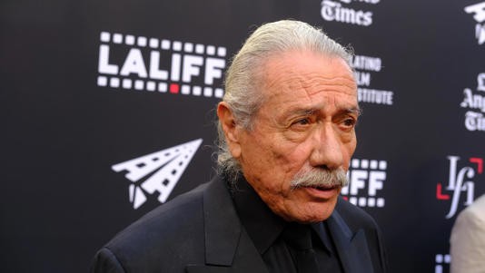 El veterano actor James Olmos revela que superó un cáncer de garganta 
