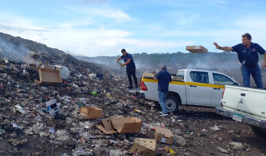 Continúa mala práctica de vender productos vencidos en Los Santos 