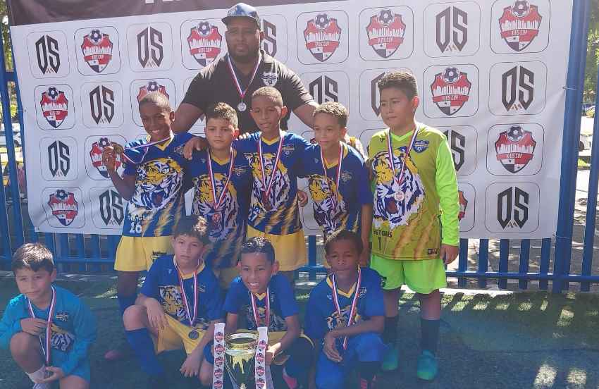 Villa Norma FC se alzó con el tercer lugar de la Kids Cup  