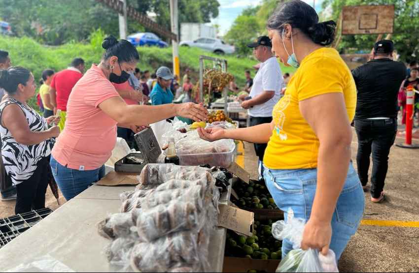 Vendieron más de 200 quintales de arroz en un par de horas en Burunga 