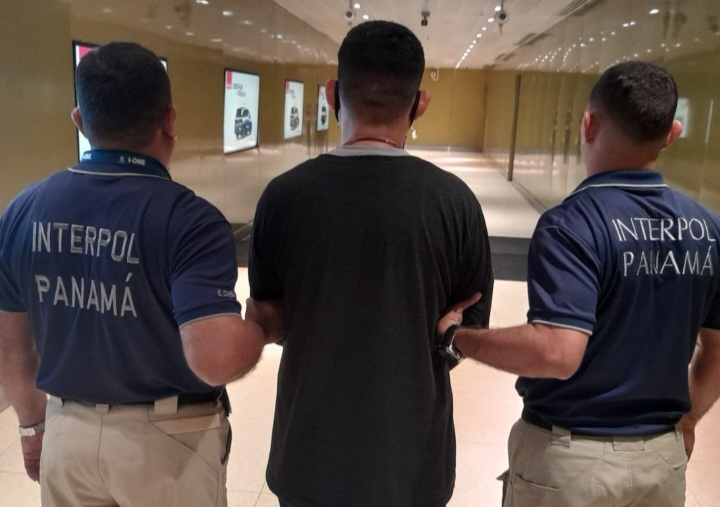Extraditan desde Honduras a nicaragüense acusado de violar a su hijastra en Panamá 