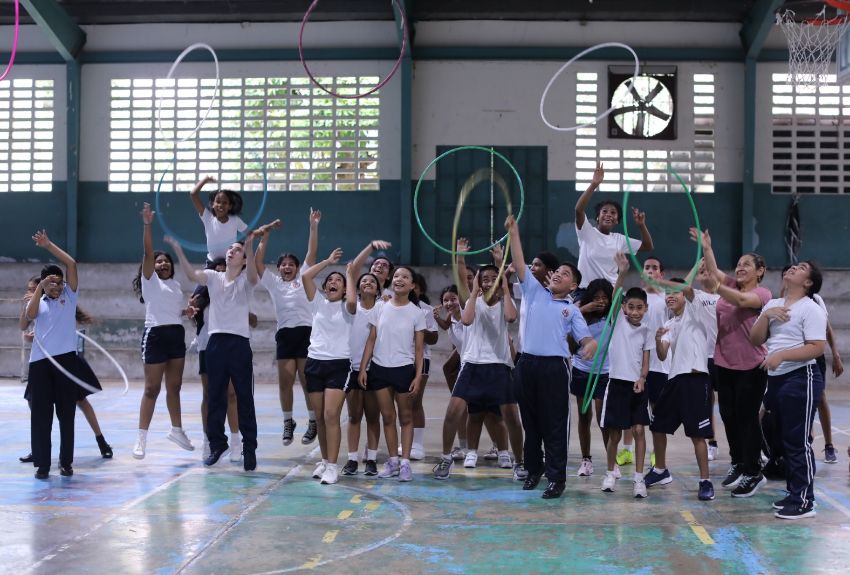 Festival de Teatro ofrece taller de arte circense a estudiantes del Instituto América 