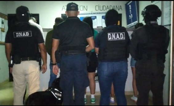 ¡Hay seis personas embarradas! Decomisan armas de fuego y presunta droga en Guabalá 