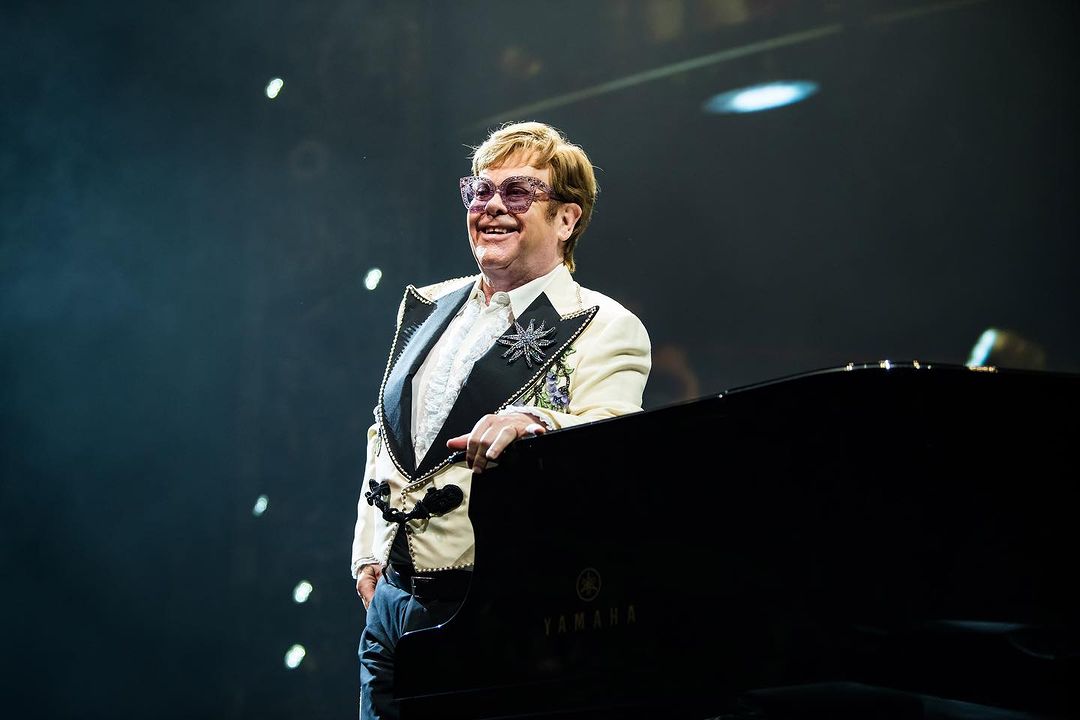 Elton John pide hacer más para luchar contra el VIH/SIDA 