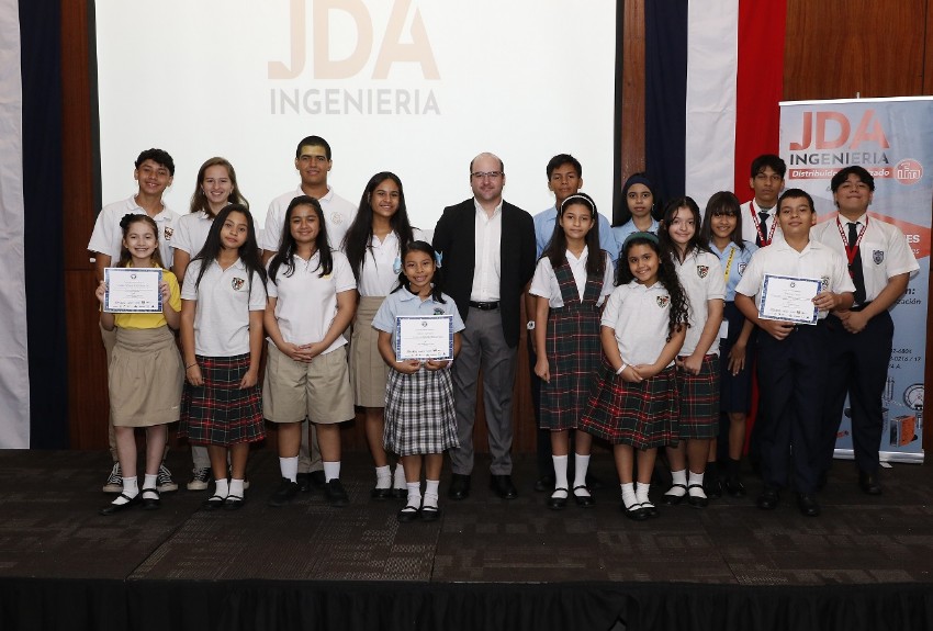 Premian a estudiantes que participaron del concurso de afiche y video Patria Mía 2023 