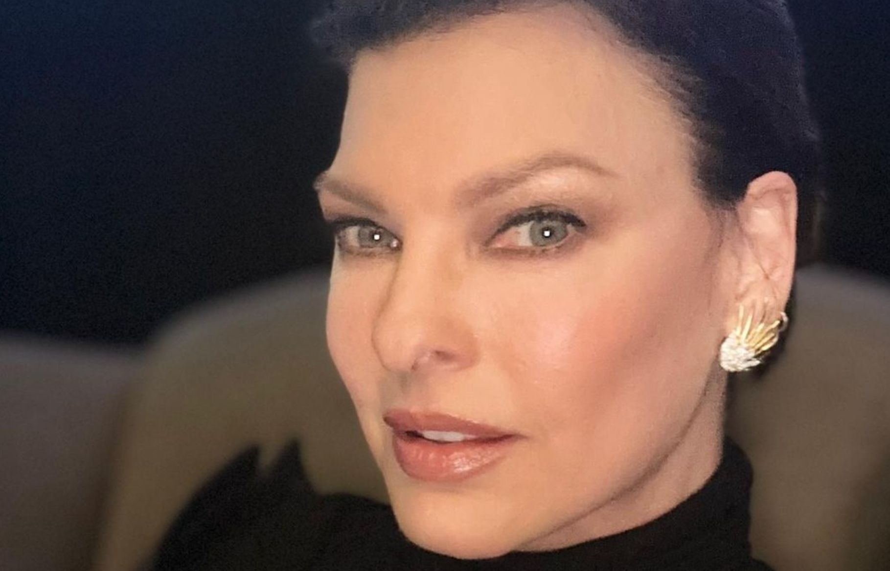 Linda Evangelista le dice adiós al amor y a mirarse en el espejo 