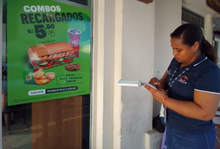 Realizan operativo navideño en centros comerciales 