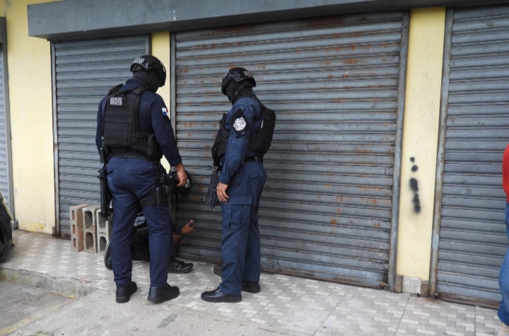 Decomisan 319 paquetes con presunta droga dentro de una bodega 