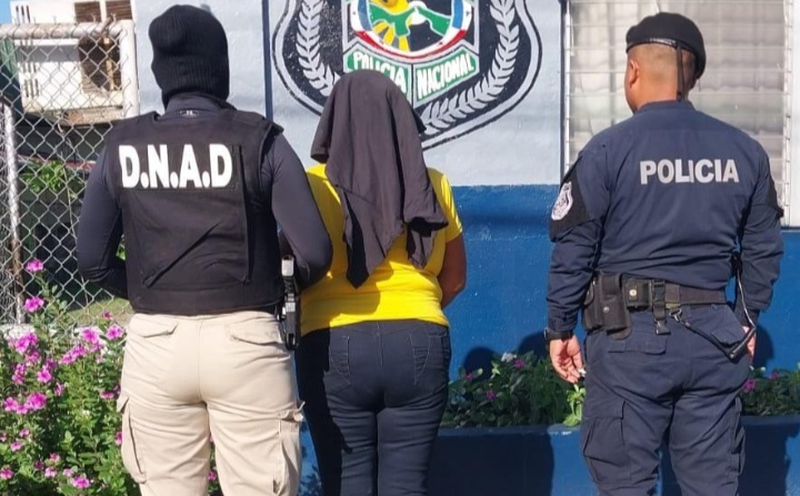 Allanan residencia en Almirante y aprehenden a mujer con presunta droga 