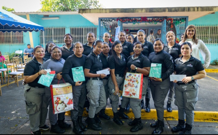 Realizan homenaje a las madres custodias del Instituto de Estudios Interdisciplinarios 