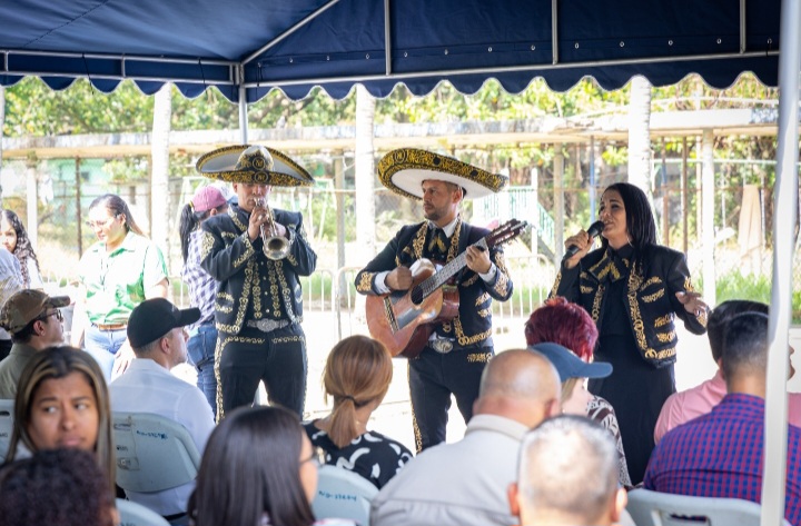 Rinden homenaje a las madres internas del Cefere 