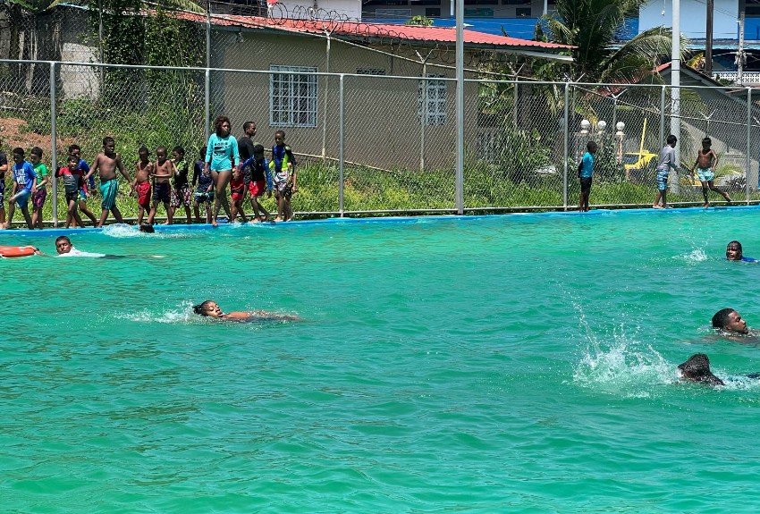 Culmina curso de natación en Cativá; niños y adolescentes sacaron provecho 