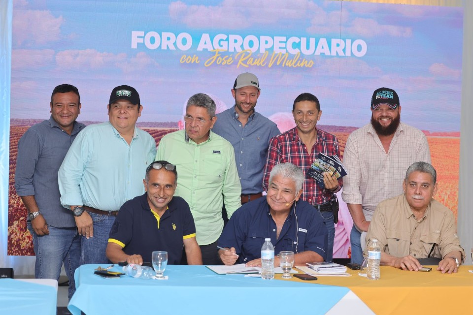 José Raúl Mulino firmó acuerdo con sector agropecuario en Tierras Altas 