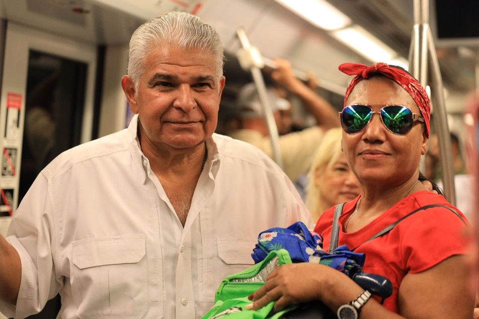 José Raúl Mulino se monta al Metro y afirma que la Línea 3 se concluirá en tiempo récord  