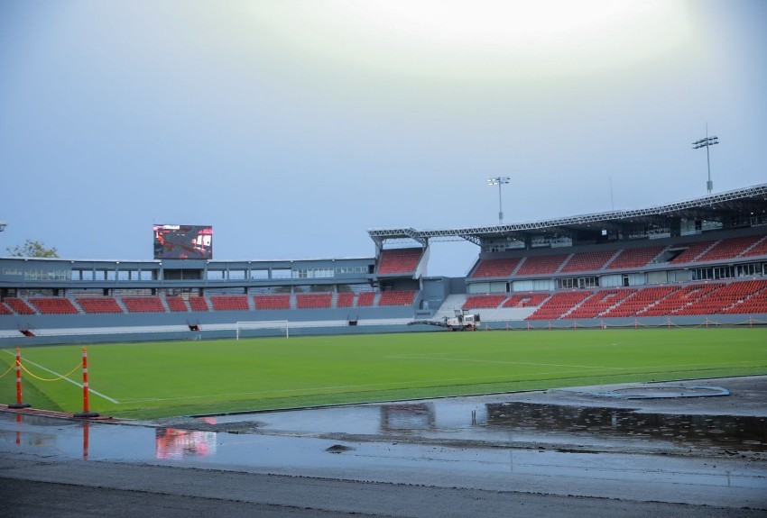 Verifican avances en la remodelación del estadio Rommel Fernández  