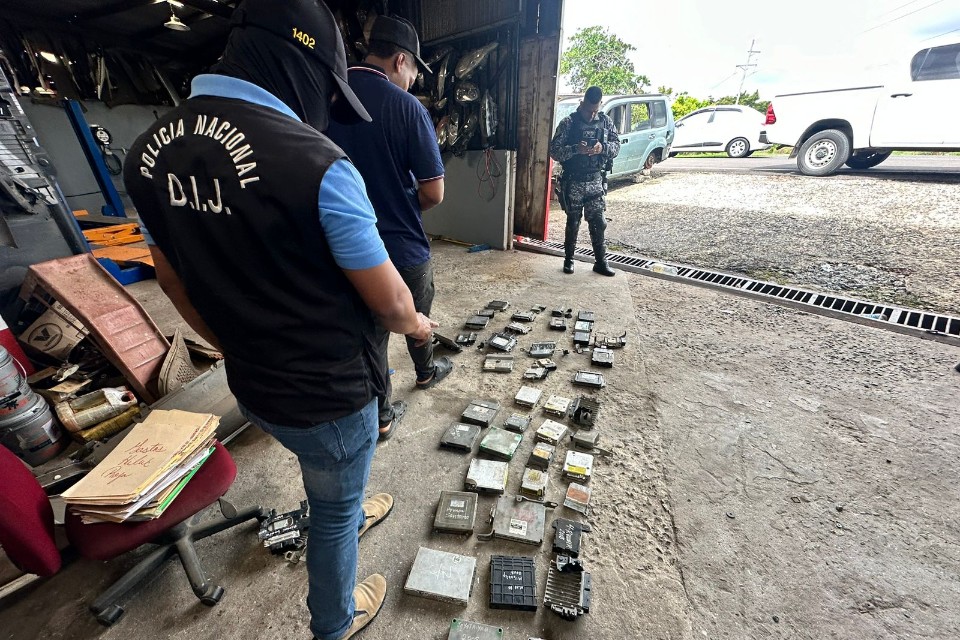 Ubicaron vehículos hurtados y más de 120 computadoras de autos de dudosa procedencia en Panamá Oeste 