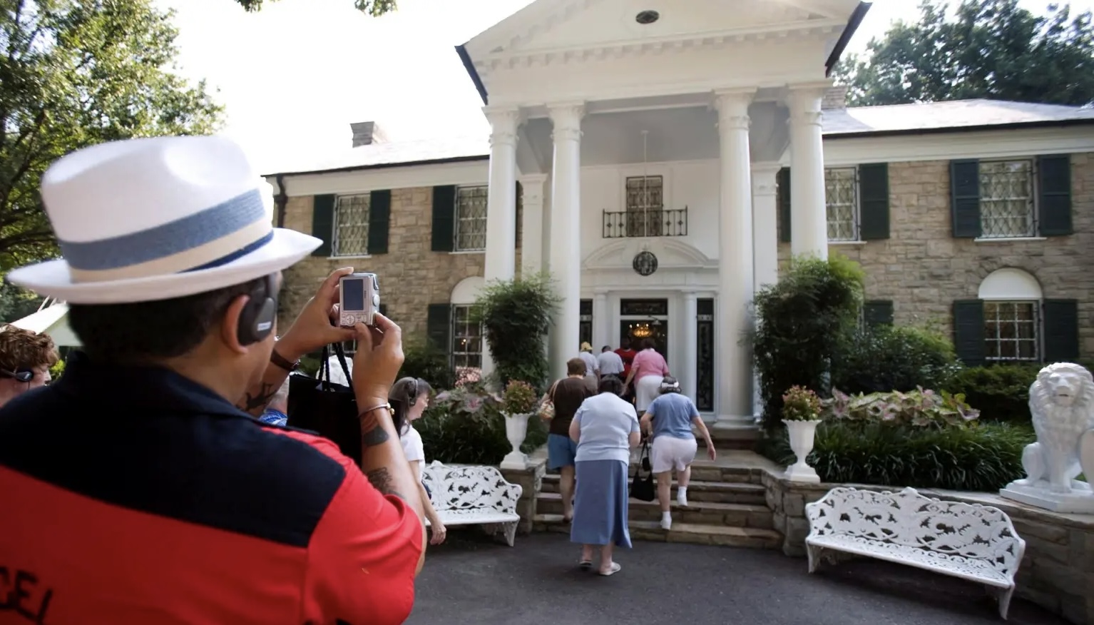 Un juez paraliza la subasta de Graceland, la mansión de Elvis Presley, por posible fraude 
