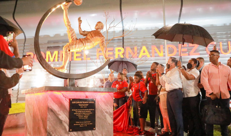 Reinauguran el Estadio Rommel Fernández Gutiérrez con plaza dedicada a Luis 'Matador' Tejada 