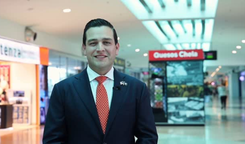 Nuevo embajador estadounidense llega a Panamá en medio de las tensiones sobre el Canal 