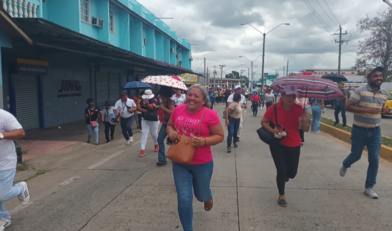 Docentes denuncian represión policial durante protestas contra la Ley 462 en Veraguas 