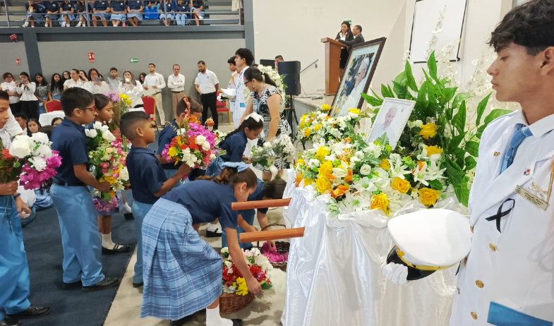 Estudiantes rinden homenaje póstumo al Papa Francisco 