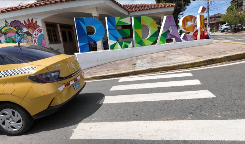 Problemas de transporte afectan a residentes y turistas en Pedasí 