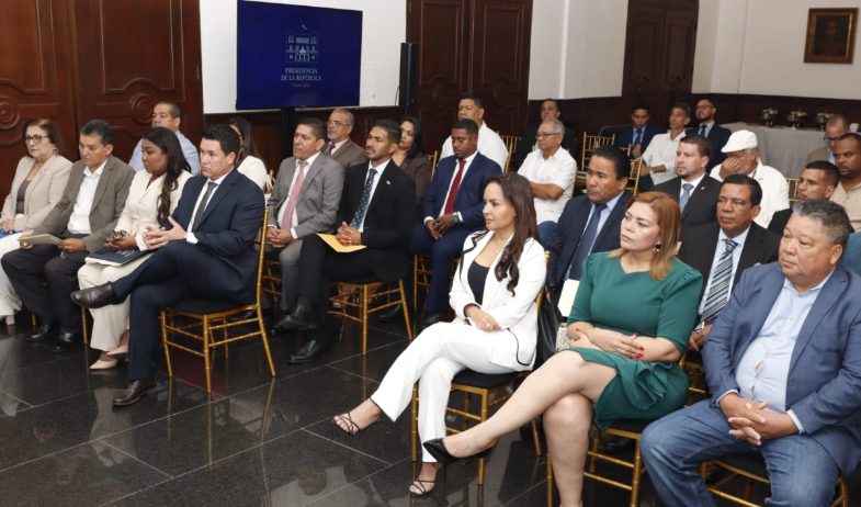 Alcaldes y representantes apoyan llamado del Gobierno Nacional para que cesen cierres de calles y actos de violencia 