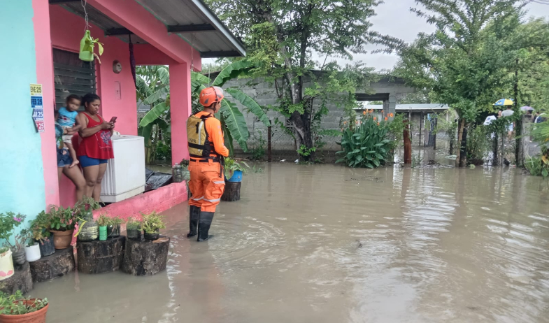 Inspeccionan viviendas afectadas por inundaciones en Santa María   