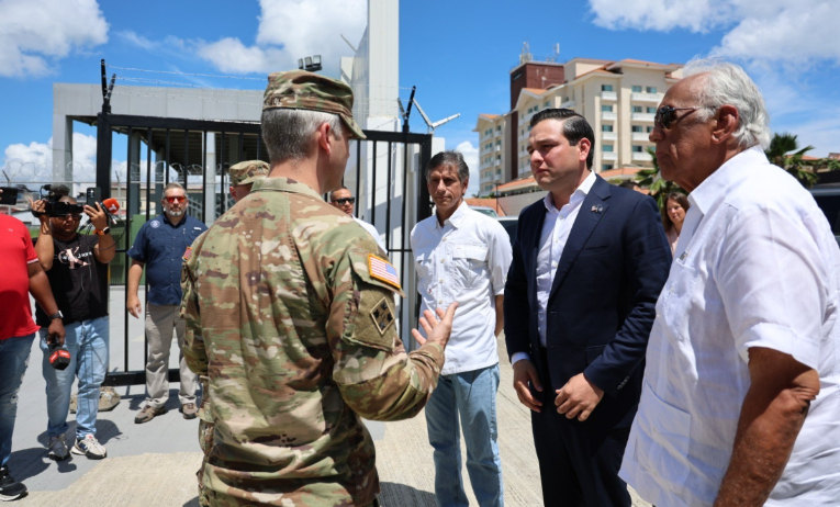 Embajador de EE.UU. visita Colón para apoyar soluciones contra inundaciones 
