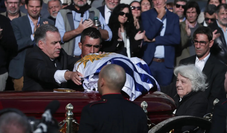 Comienza el cortejo fúnebre del expresidente uruguayo José Mujica 