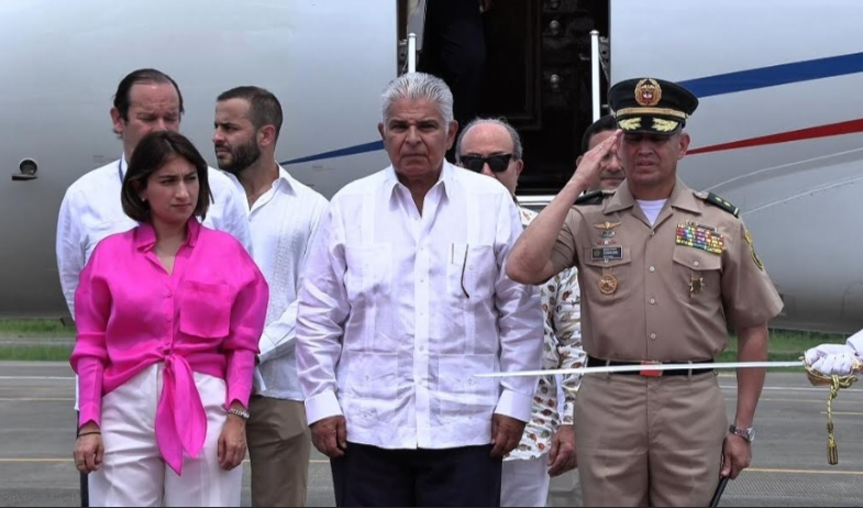 Presidente Mulino llegó a Montería, Colombia, para participar de cumbre de jefes de Estados del Caribe 