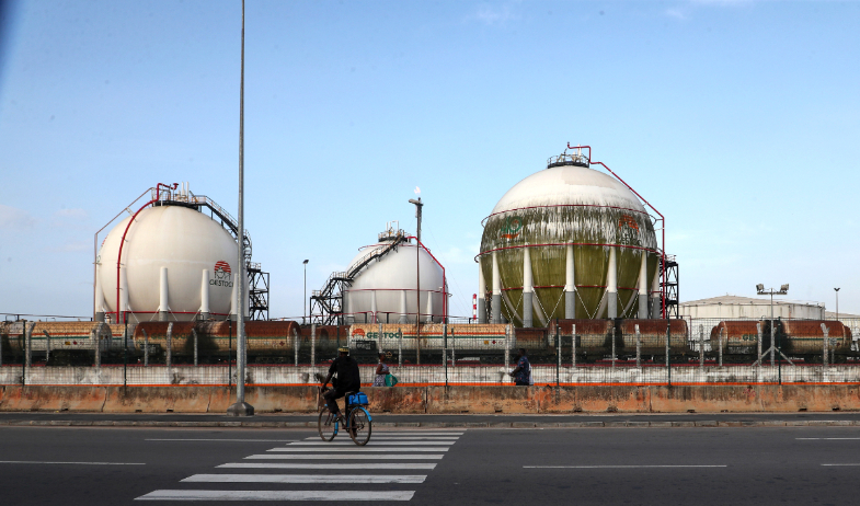 ¿Cómo el cierre de Ormuz podría paralizar la economía global? 
