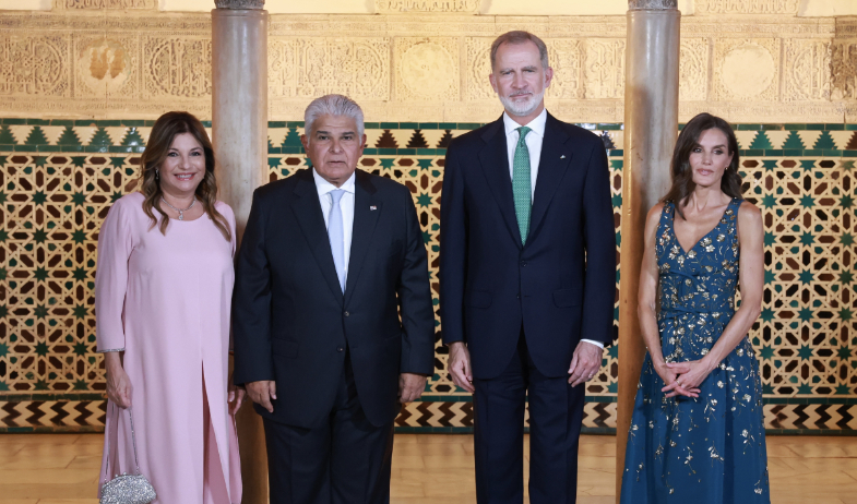 Mulino asiste a cena oficial ofrecida por el Rey de España a más de 30 jefes de Estado 
