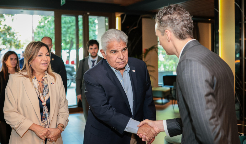 Mulino llega a Sevilla, España, para cumplir una importante agenda oficial  