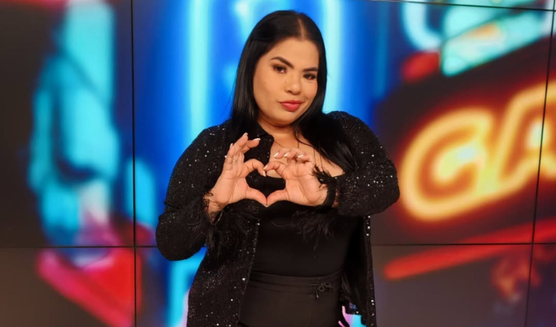 'La Bibi' vuelve a clases para alcanzar su título de sexto año 