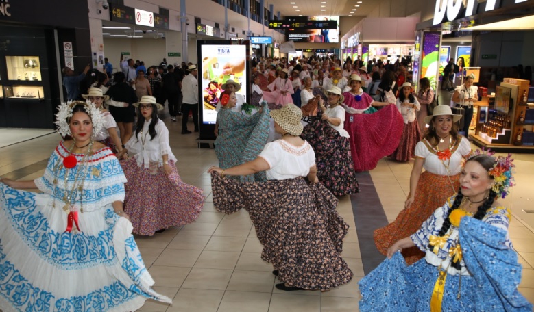 El Aeropuerto Internacional de Tocumen celebra su primer Desfile de la Pollera 